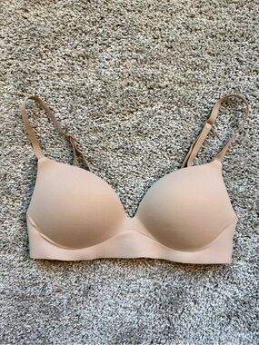 Victoria’s Secret Incredible Wireless Push-up Bra Beige Size 32B
